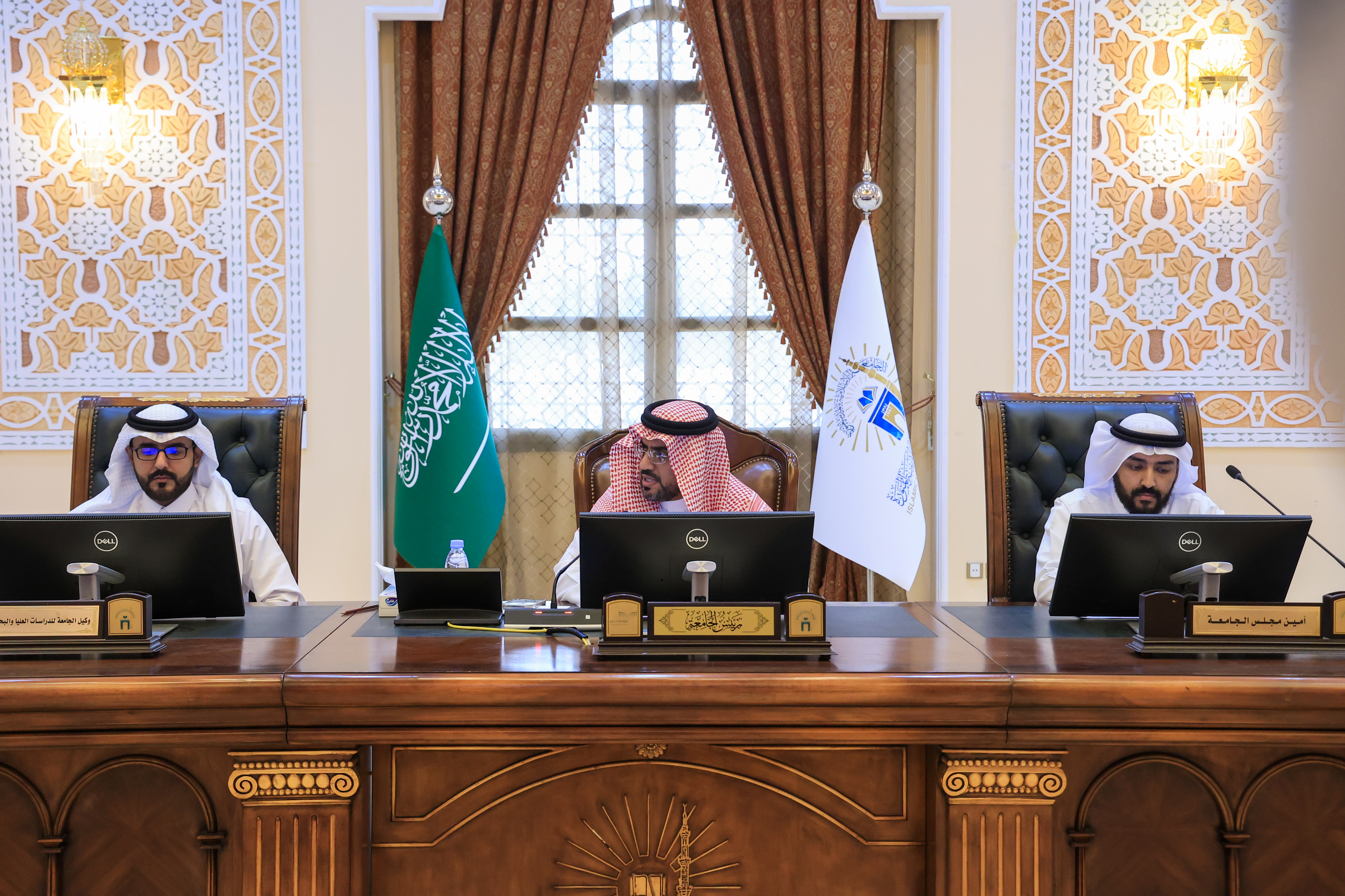 رئيس الجامعة الإسلامية⁩، يترأس مجلس الجامعة